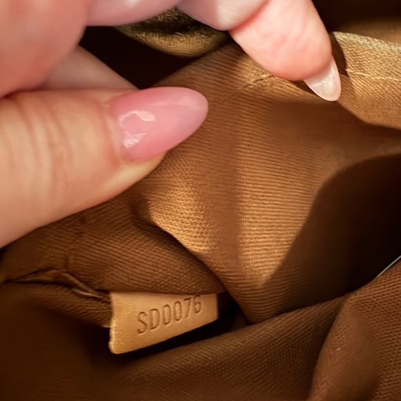 Louis Vuitton Classic Monogram Shoulder Bag Tulum GM - Picture 14 of 14